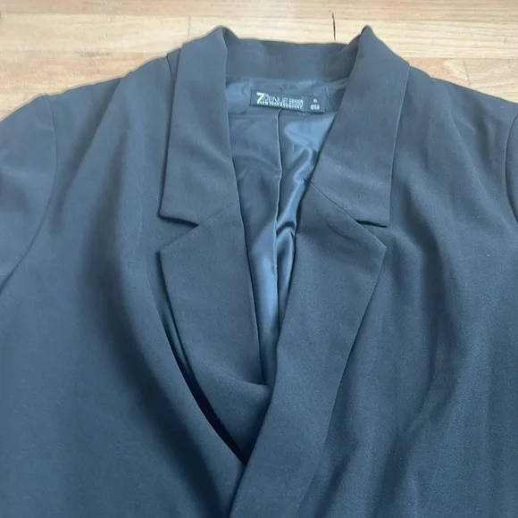 Women’s black blazer - Picture 2 of 3